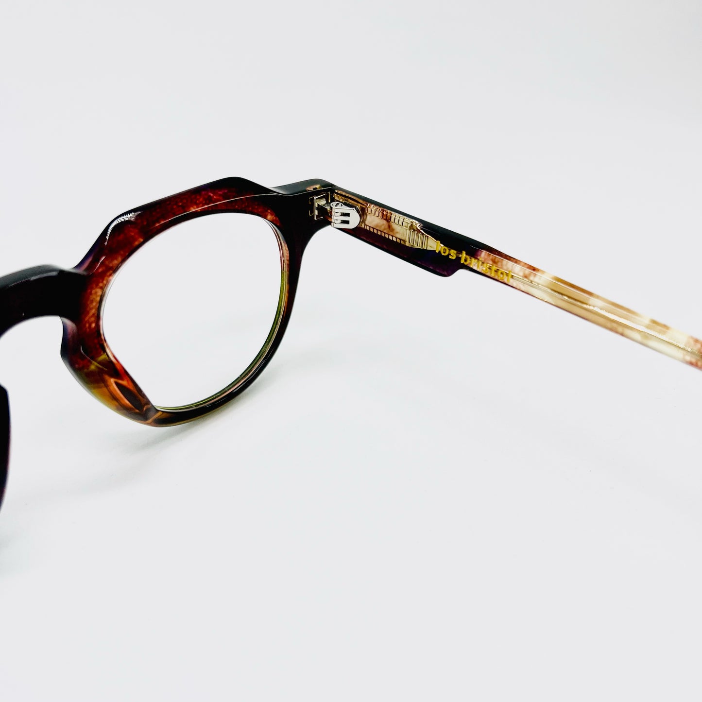 A Primeira Vista (Rojo-montura)