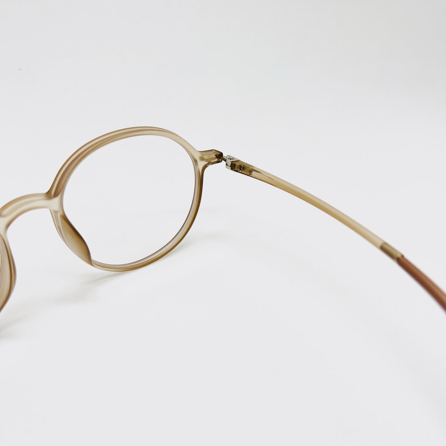 Pupilas Lejanas (Beige-montura)