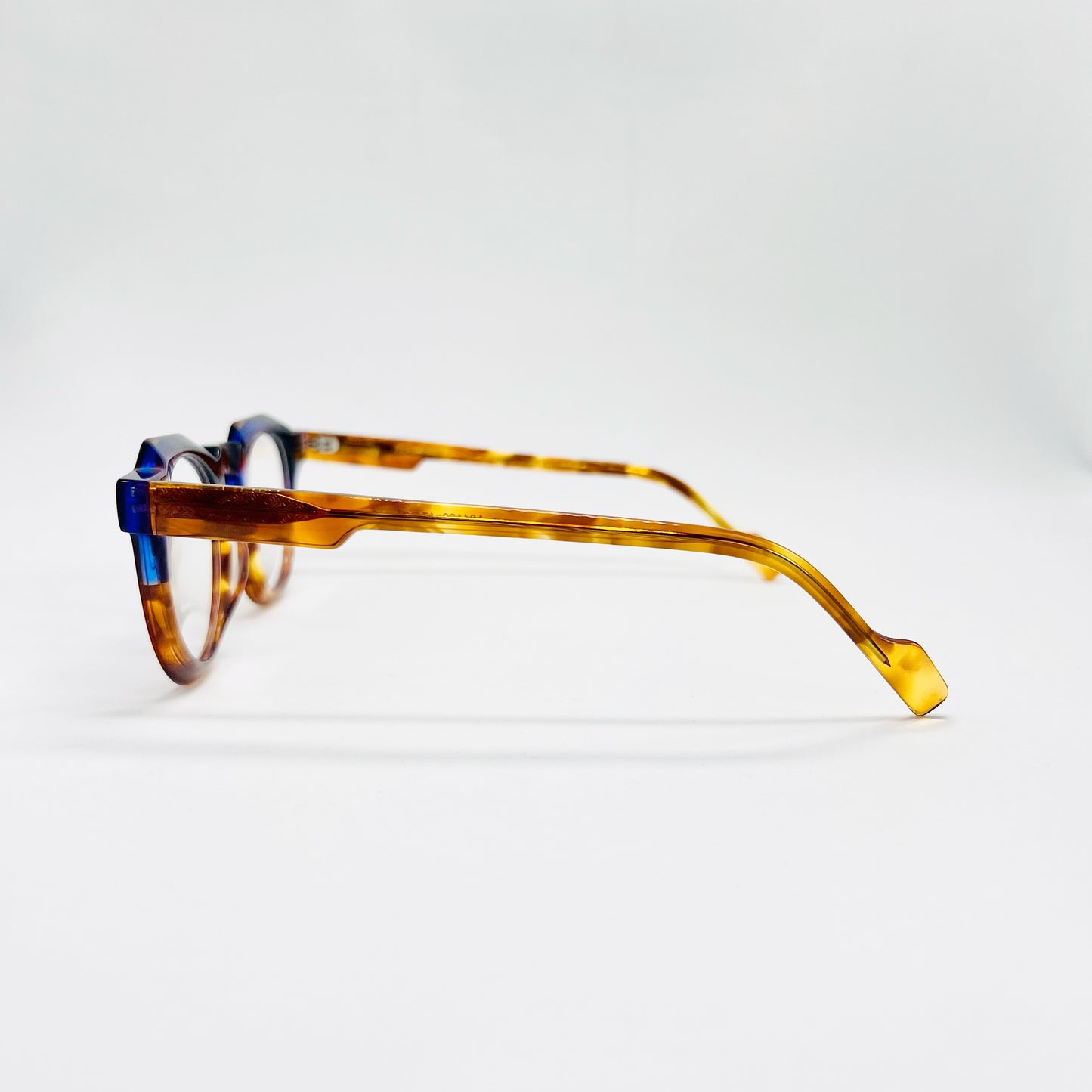 A Primeira Vista (Morado-montura)